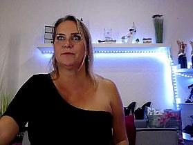 JuliaPink Cam