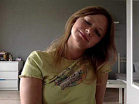 kissMillie Cam