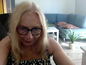 BlondeSofia Cam