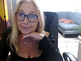 BlondeSofia Cam