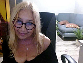 BlondeSofia Cam