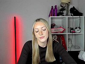 EvelynBlond Cam