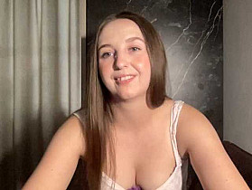 CharlotteNatural Cam