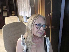 BlondeSofia Cam